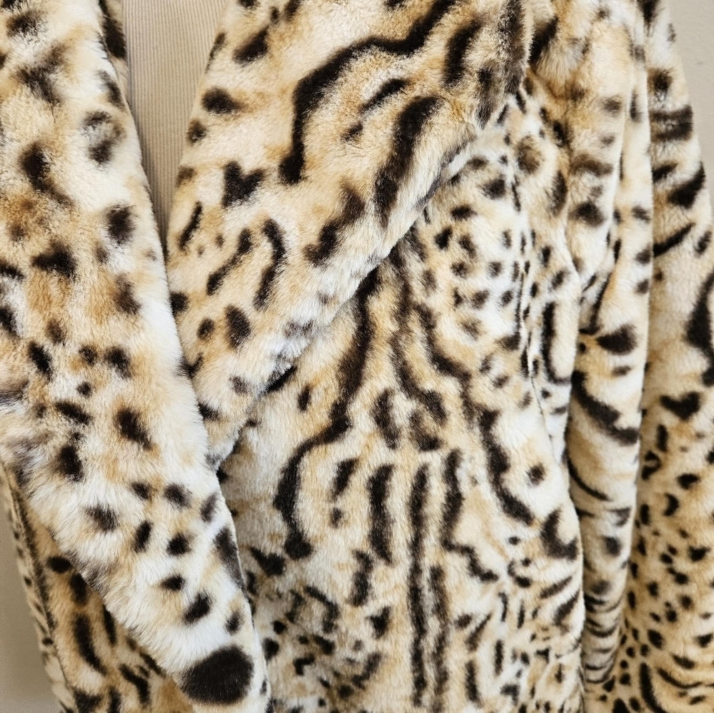 Cheetah open front cardigan coat size med. - Picture 14 of 16